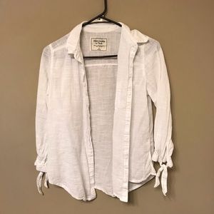 ABERCROMBIE & FITCH WHITE FLOWY BUTTON DOWN